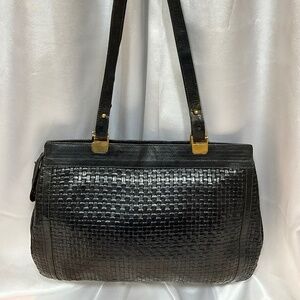 Fendi  black leather woven handbag    35-H3c
